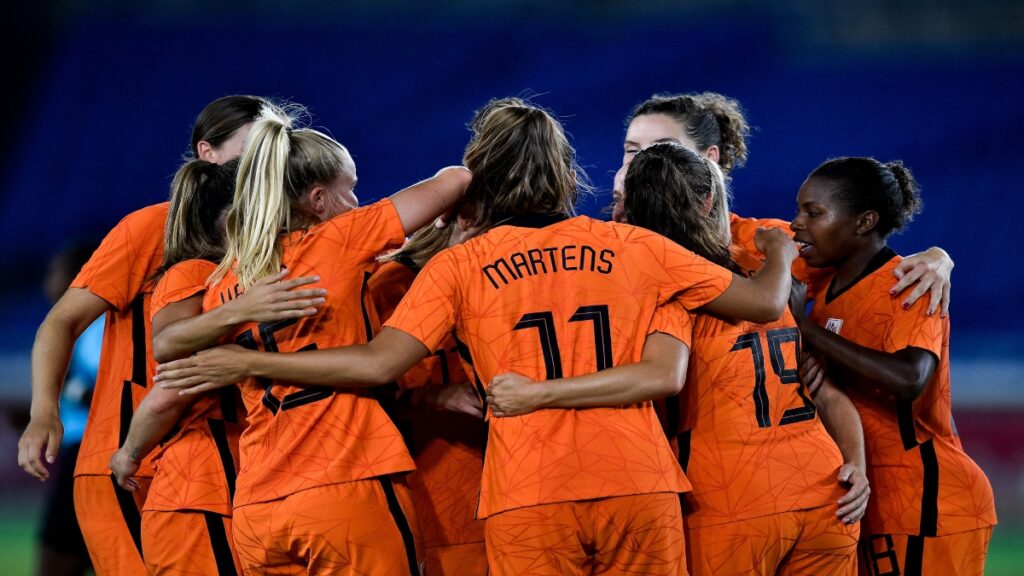 La selección de Países Bajos se afianza el liderato del grupo.