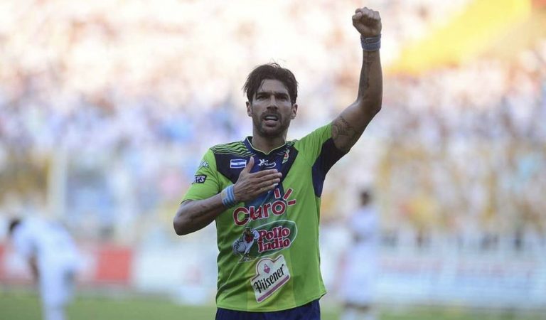El “Loco” Abreu será técnico y jugador en El Salvador