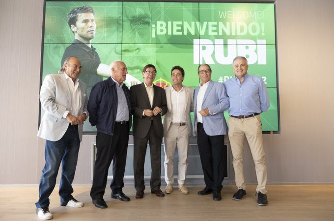 Rubí, presentado como nuevo DT del Betis