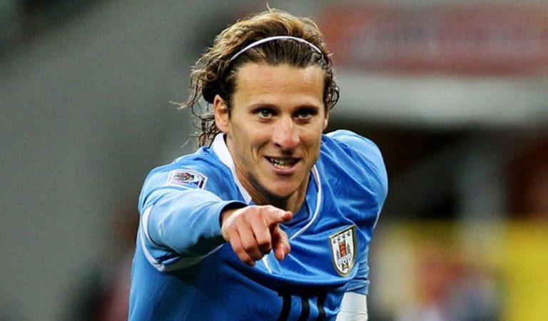 Diego Forlán anunció su retiro de las canchas