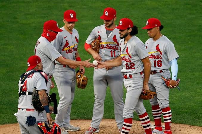 Dos miembros de los Cardenales de San Luis dan postivo a Coronavirus