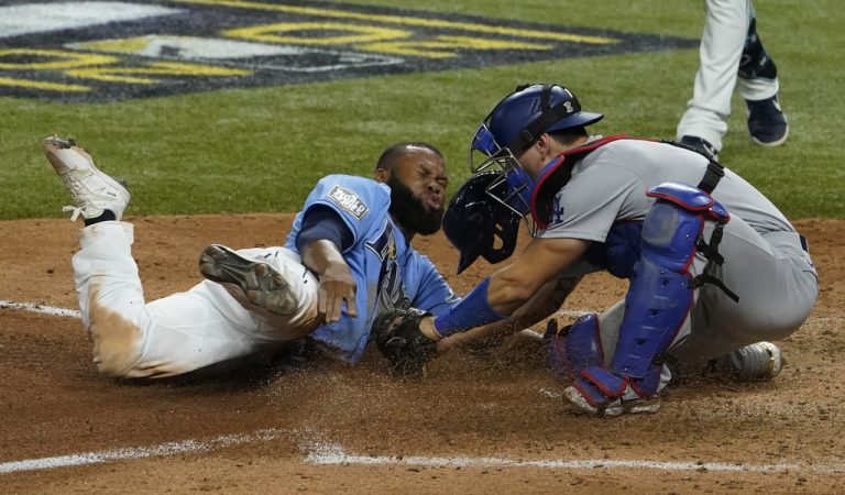 Los Dodgers de Los Ángeles se ponen a un juego de ganar la Serie Mundial