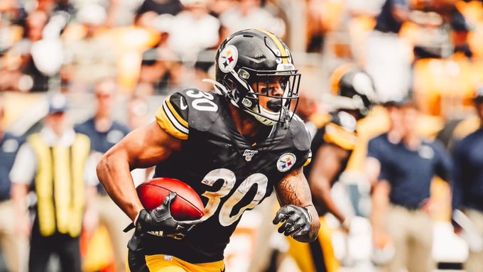 James Conner firma con los Arizona Cardinals