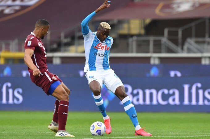 El Napoli del “Chucky” Lozano venció al Torino y se afianza en puestos de Champions League