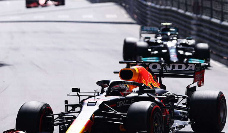 Max Verstappen toma el liderato del campeonato de pilotos en Mónaco; Sergio Pérez se queda a las puertas del podio