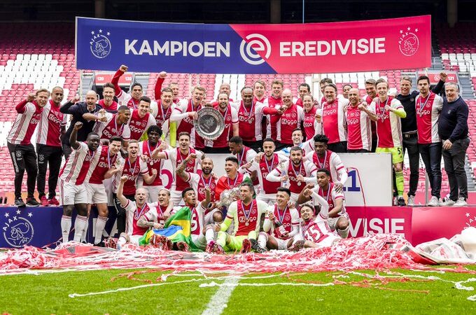 Ajax y Edson Álvarez, campeones de Holanda