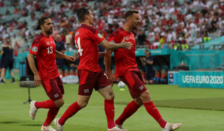 Suiza ganó el último partido de la fase de grupos ante Turquía y mantiene esperanzas de avanzar