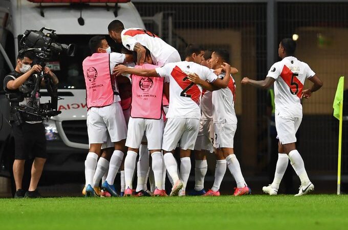 Con gol en solitario, Perú vence a Venezuela y avanza en la Copa América
