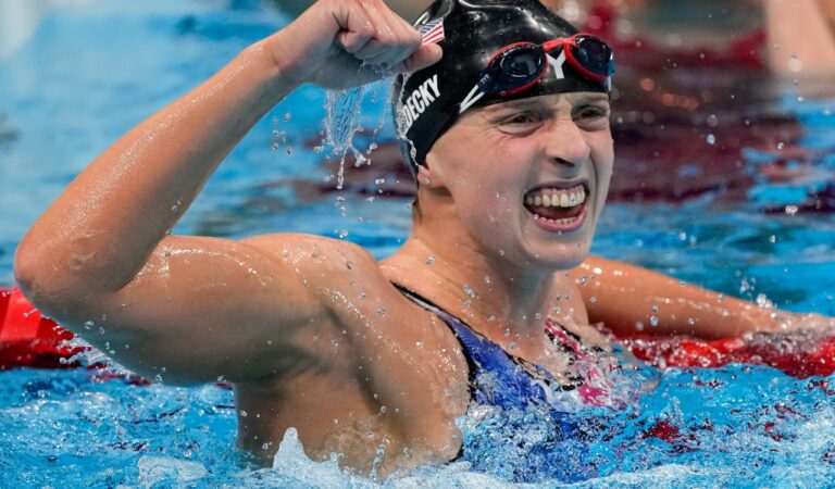 Katie Ledecky conquista los 800m libres; Gran Bretaña obtiene los 4x100m mixtos