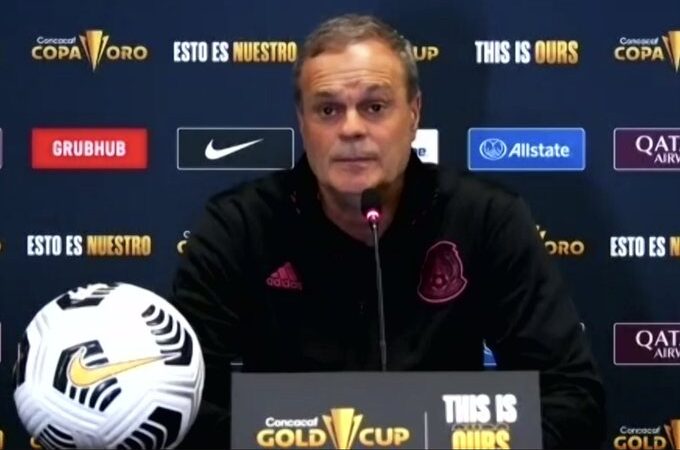 “Una figura de la talla del Chucky Lozano se debe cuidar”: Jorge Theiler