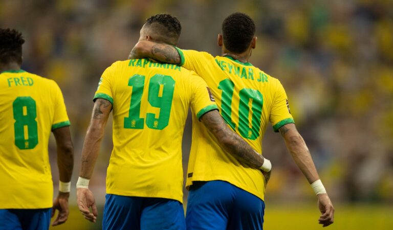 Continua el paso perfecto de Brasil tras golear a Uruguay
