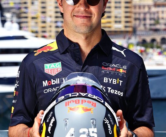 Sergio Pérez seguirá con Red Bull