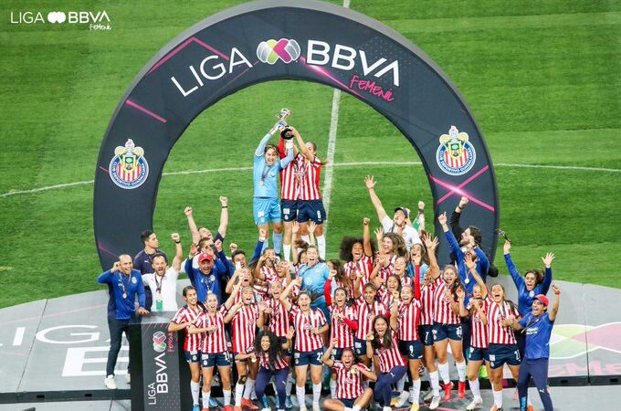 Chivas logra su segunda estrella en la Liga MX Femenil