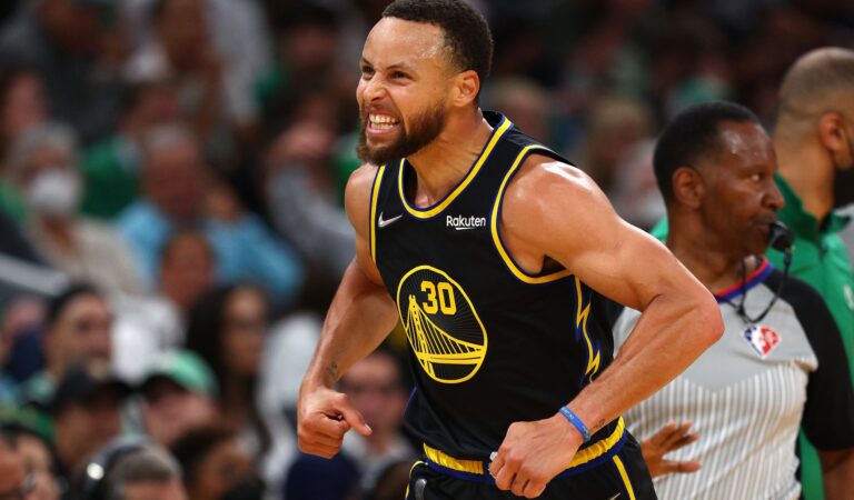 Extraordinaria exhibición de Stephen Curry para guiar a los Golden State Warriors a igualar la serie en las Finales de la NBA