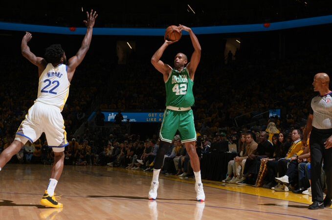 Celtics se lleva la victoria con un cierre espectacular ante Golden Warriors