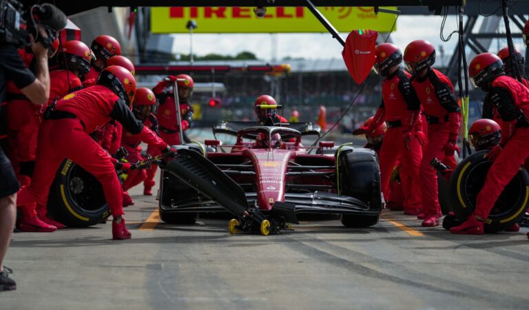 Carlos Sainz se lleva la victoria en el GP de Gran Bretaña; Sergio Pérez con histórica remontada se lleva el segundo puesto