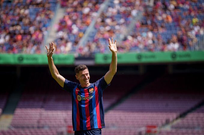 Robert Lewandowski fue presentado como nuevo refuerzo del Barcelona