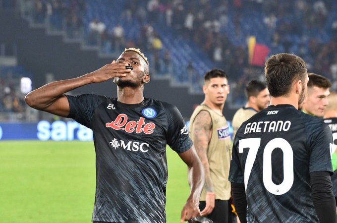 Napoli venció a domicilio a la Roma y sigue líder de la Serie A