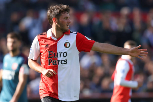 Santiago Giménez, titular en la victoria del Feyenoord