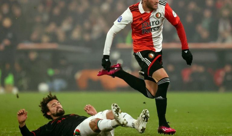 Santiago Giménez fue titular en la victoria de Feyenoord sobre NEC Nijmegen