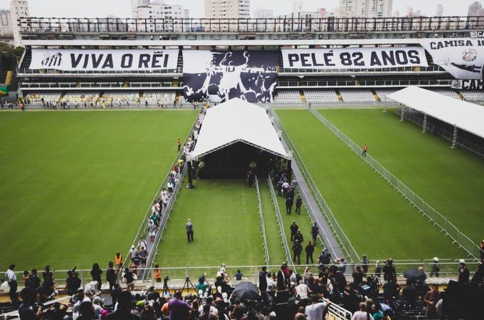 Los brasileños despiden al “Rey Pelé”