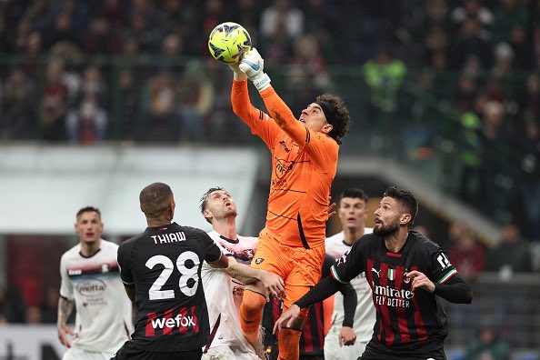 De la mano de Guillermo Ochoa, Salernitana sacó un empate en su visita a Milán