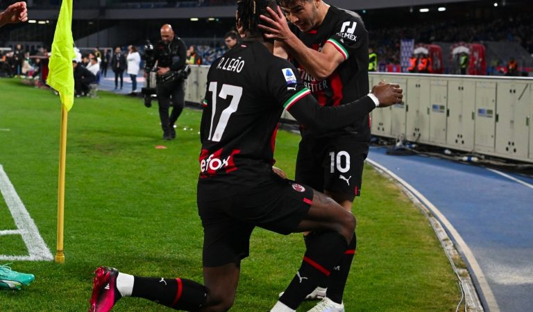 Milán goleó a Napoli y regresó a puestos de Champions League en la Serie A