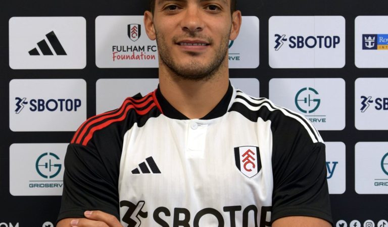 OFICIAL: Fulham confirmó el traspaso de Raúl Jiménez
