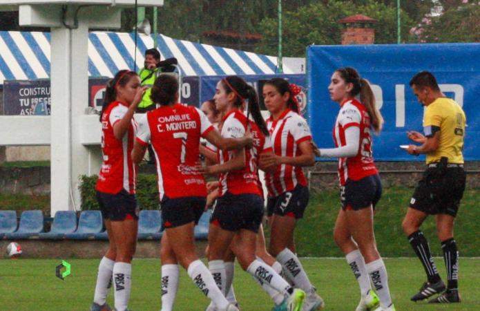 En medio de un diluvio, Chivas Femenil arrolla a Cruz Azul en La Noria