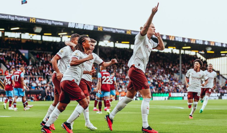 Manchester City inicia con victoria la defensa por el título de la Premier League