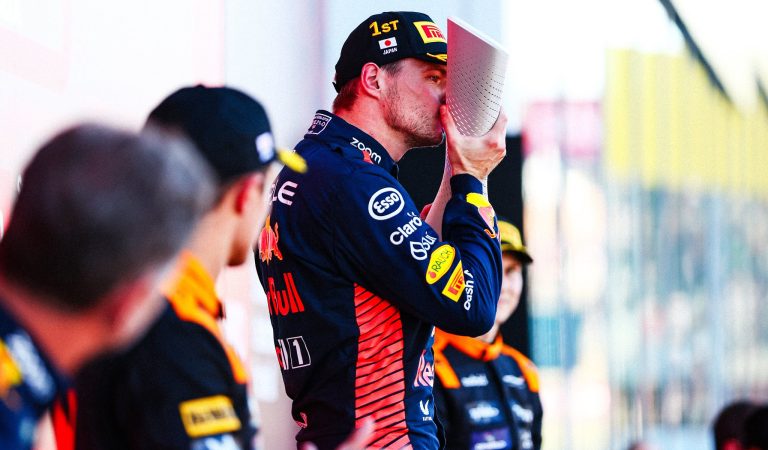 Max Verstappen domina el Gran Premio de Japón; Sergio Pérez abandona la carrera