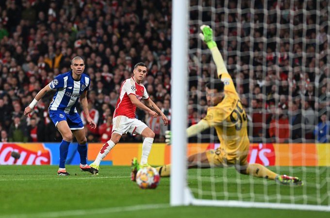 Arsenal sufre, pero logra su pase a cuartos de final de Champions League a costa del Porto