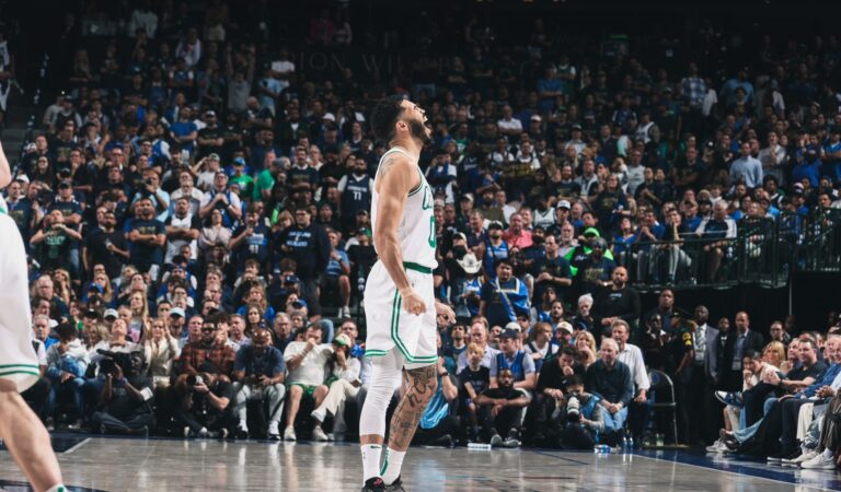 Boston Celtics se acerca al título de la NBA al vencer a Dallas Mavericks