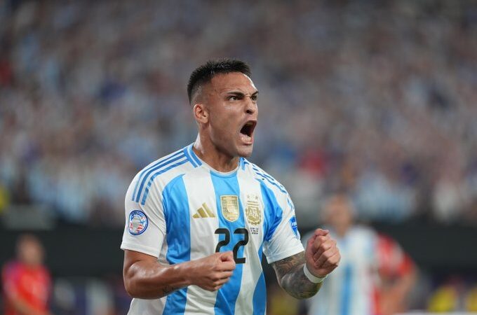 Argentina calificó a cuartos de final en la Copa América 2024 al vencer dramáticamente a Chile