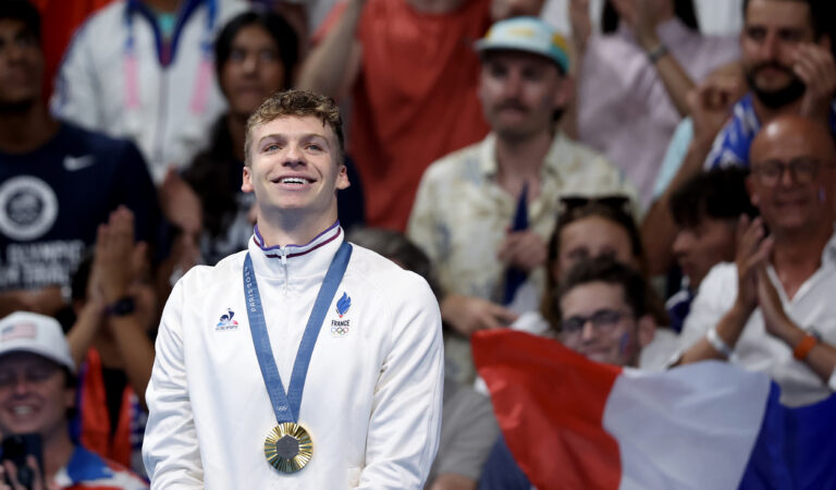 León Marchand conquistó récords olímpicos en 200 metros pecho y mariposa en París 2024