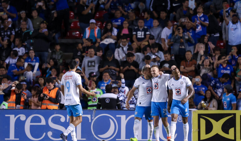 Cruz Azul vuelve a la cima de la Liga MX con su triunfo en Querétaro