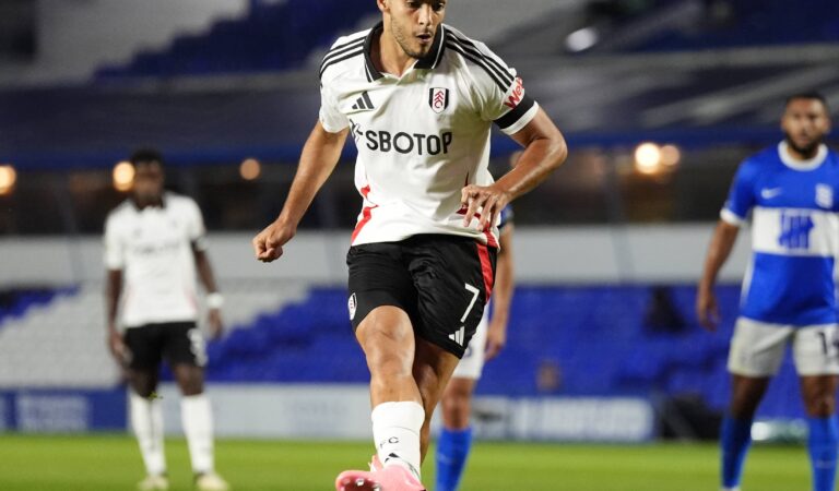 Raúl Jiménez anotó en la victoria de Fulham sobre Birmingham en la Carabao Cup