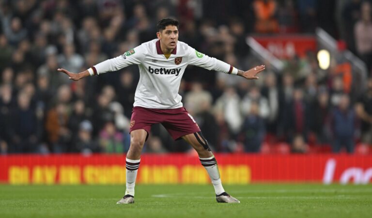 Edson Álvarez fue expulsado en la derrota de West Ham contra Liverpool en la Carabao Cup