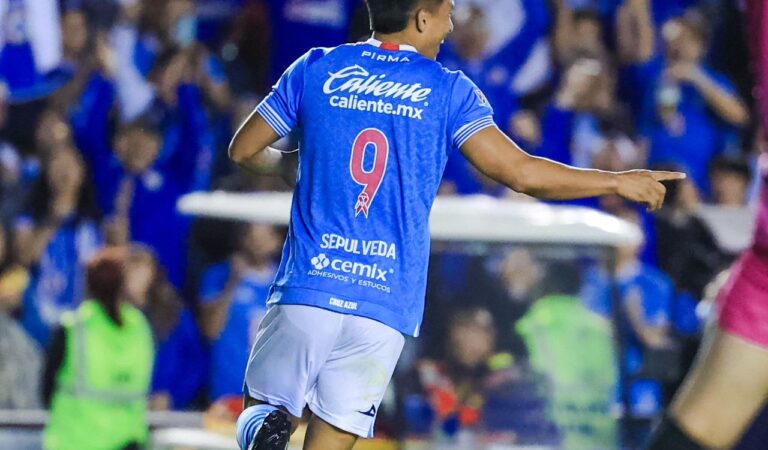 Cruz Azul continúa con su buen momento en la Liga MX al aplastar a Bravos de Juárez