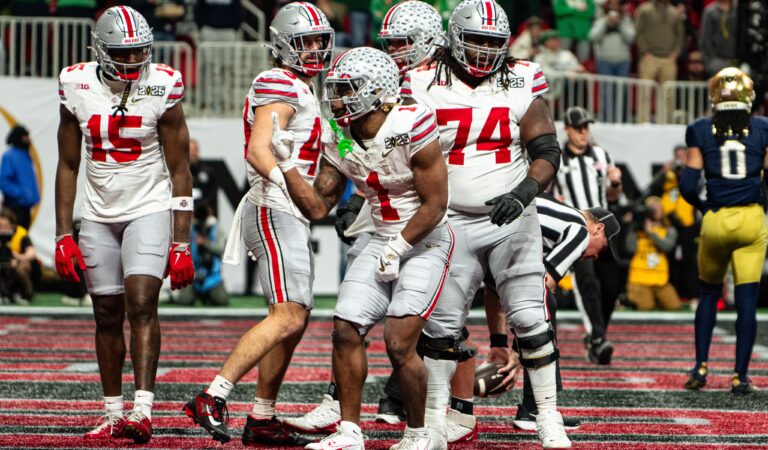 Ohio State Buckeyes es campeón del futbol americano colegial tras ganar a Notre Dame