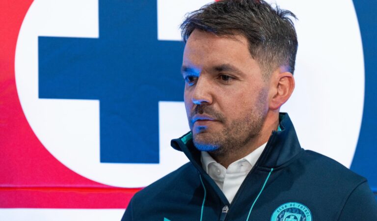 Cruz Azul presentó a Nicolás Larcamón como su nuevo director técnico