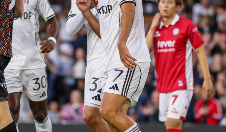 Raúl Jiménez presente en la victoria de Fulham por la Carabao Cup