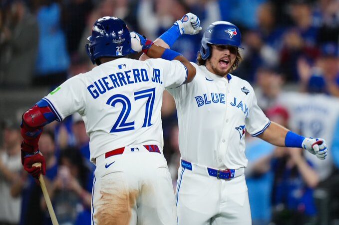 Los Toronto Blue Jays inician con el pie derecho la Serie Mundial 2025