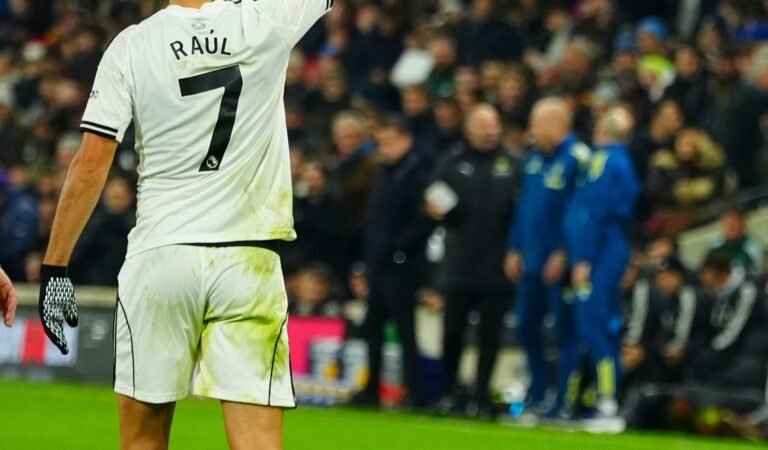 Raúl Jiménez le dio la victoria al Fulham sobre el Nottingham Forest en la Premier League